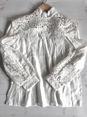 Beautiful White Women's Blouse
